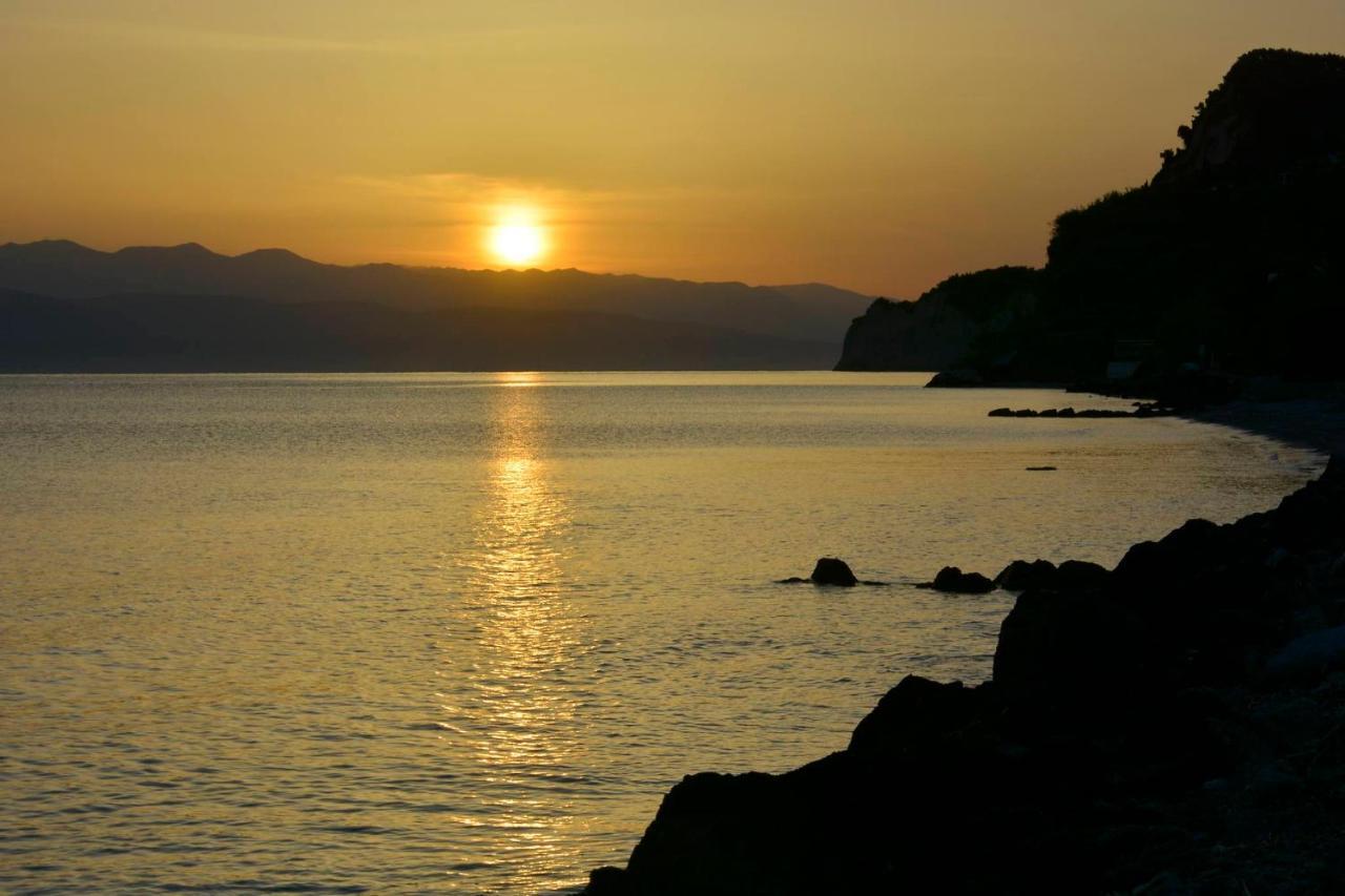 Ariadni Sidari Beach House Bagian luar foto